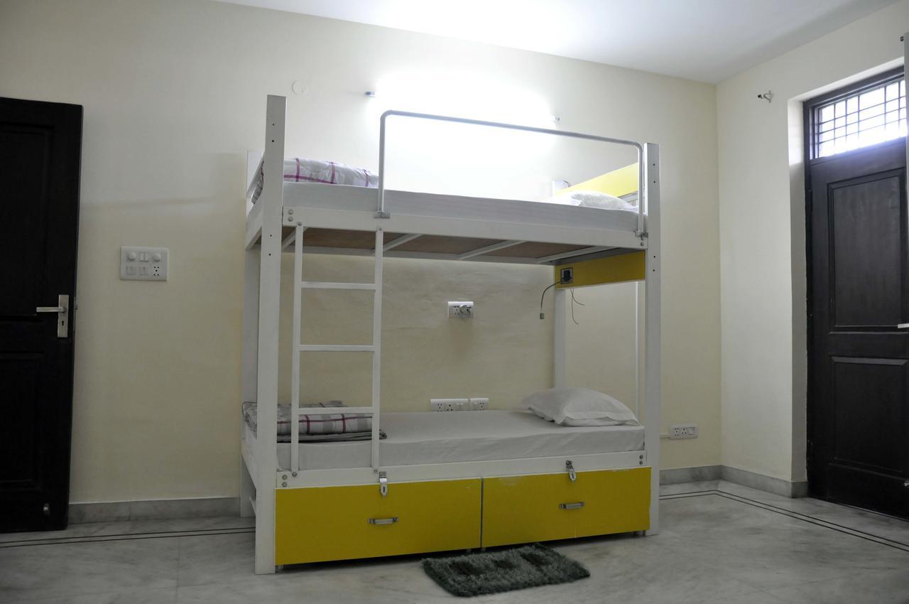 Friends Hostel New Delhi Buitenkant foto