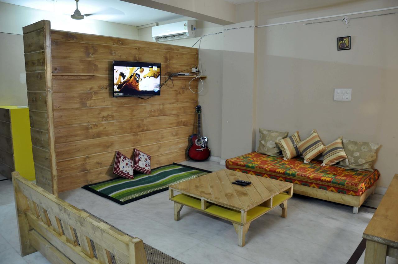 Friends Hostel New Delhi Buitenkant foto