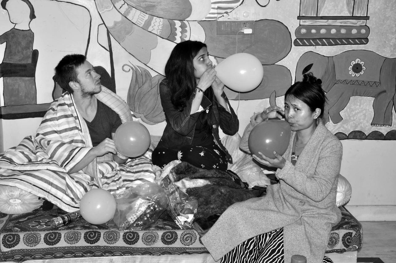 Friends Hostel New Delhi Buitenkant foto