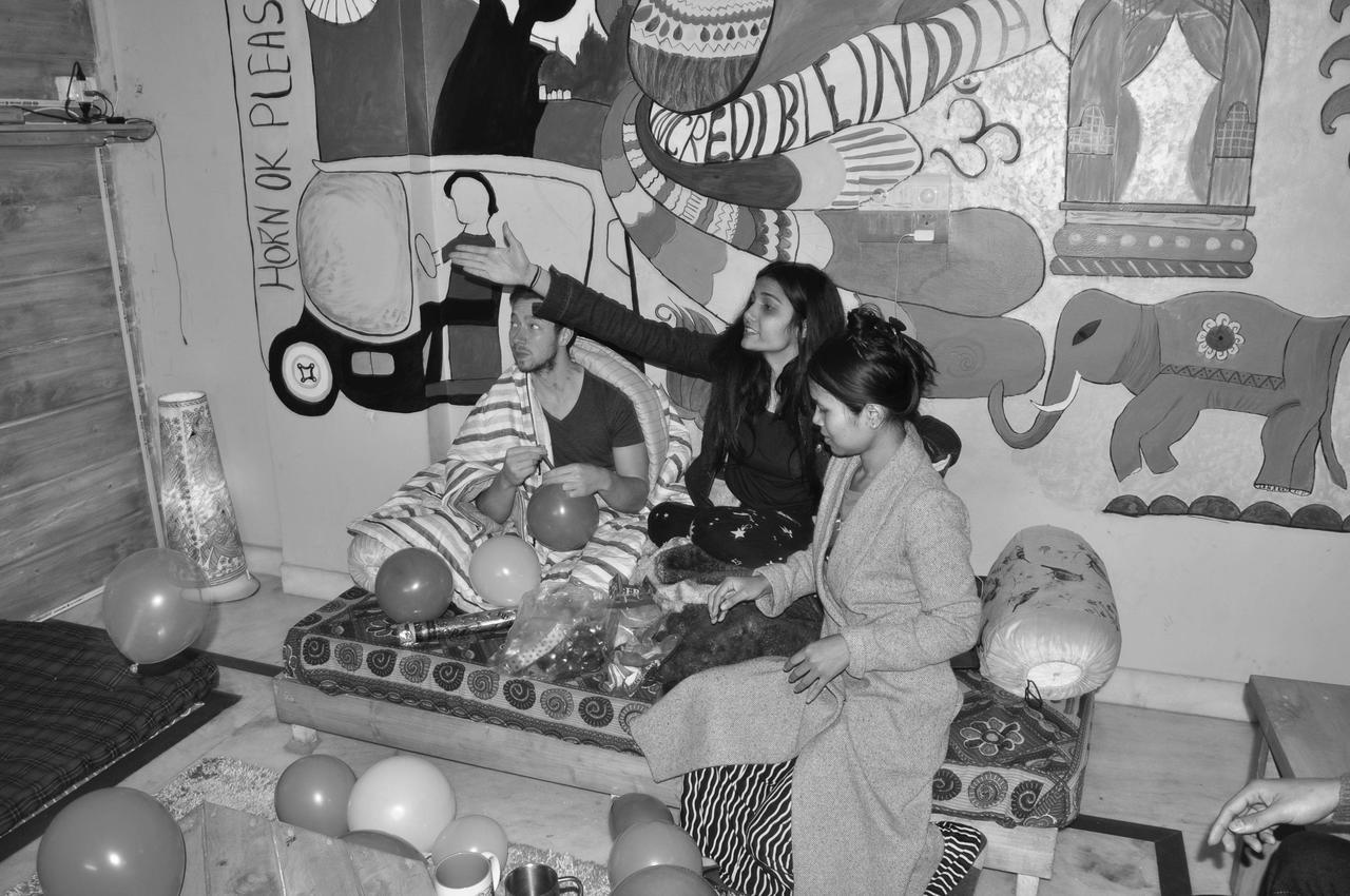 Friends Hostel New Delhi Buitenkant foto